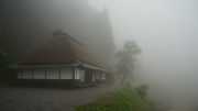 雲の中の「ささゆり庵」